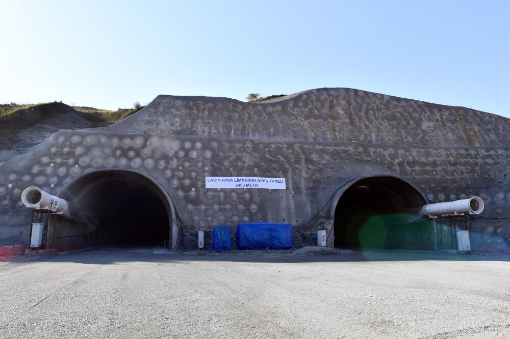 Prezident Kəlbəcər-Laçın avtomobil yolunda yeni inşa edilən tunellə tanış olub - FOTO